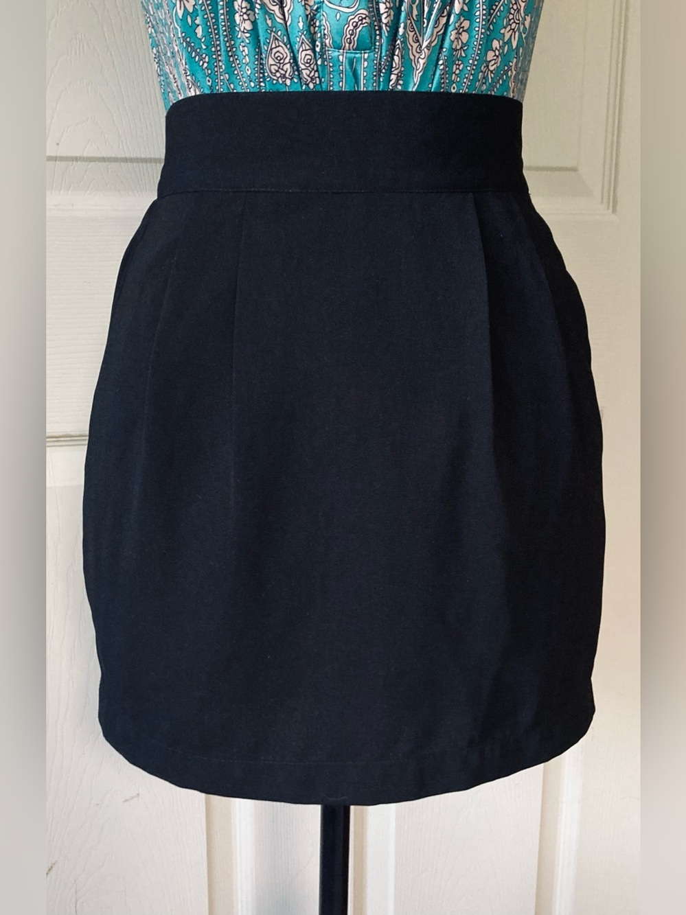 Classic Black High-Waist Mini Skirt: Fitted, Side Pockets, Sz. 0